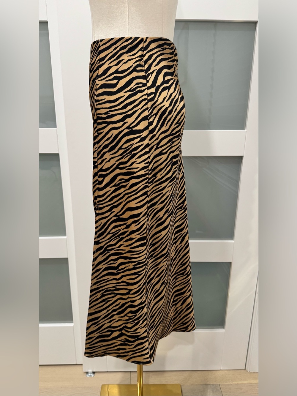 NWOT 🦓SKIES ARE BLUE Holly Zebra Satin Midi Skirt XS - Picture 6 of 10